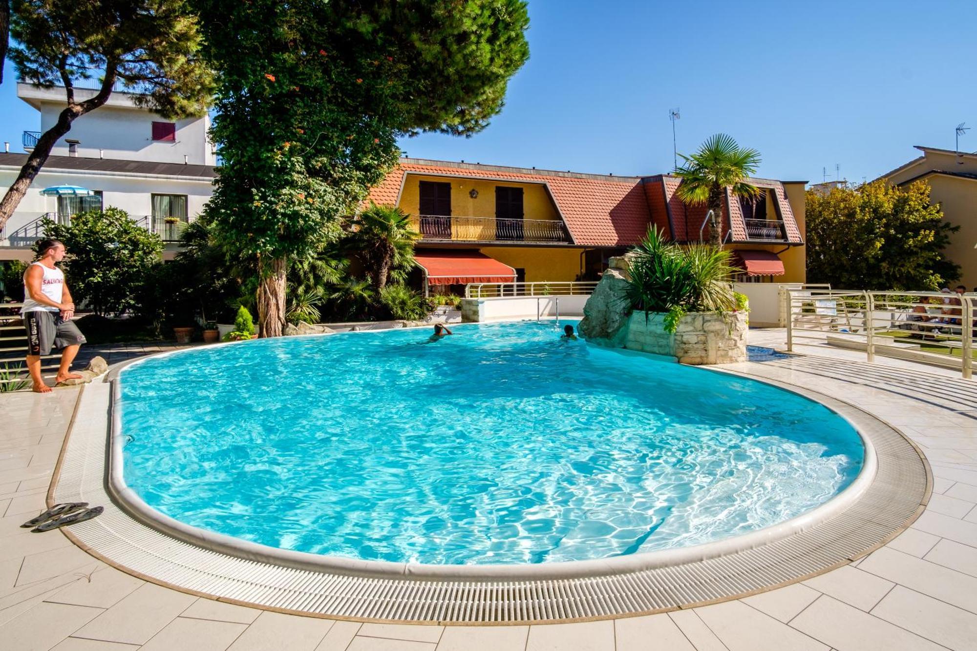 Hotel Bristol Беллария-Иджеа-Марина Экстерьер фото